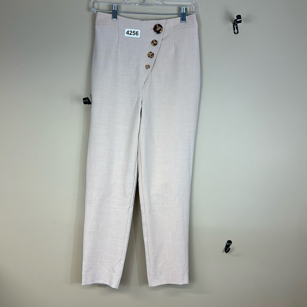Finders keepers size 4. 13-1/3 waist 12-1/2 rise 24”inseam high rise great nwot.